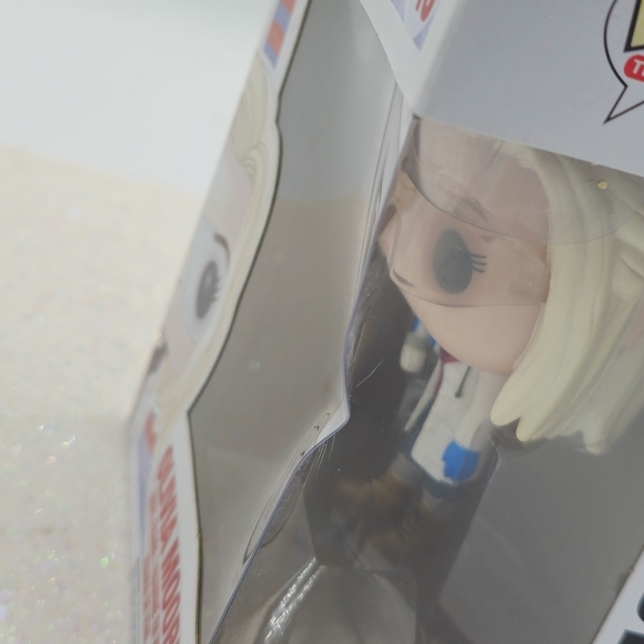 Funko POP! iZombie Olivia Moore with Glasses #345 Vinyl Figure - Picture 4 of 7